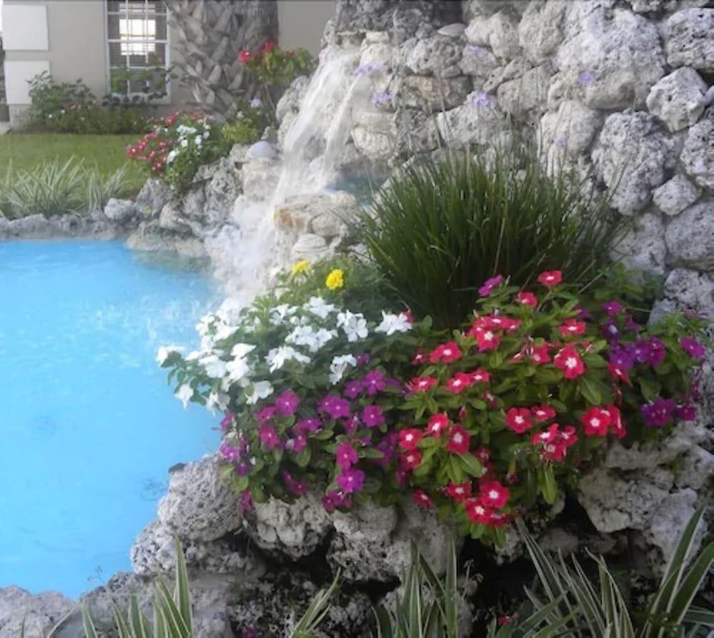 Travelodge By Wyndham Venice Venice Gardens Экстерьер фото