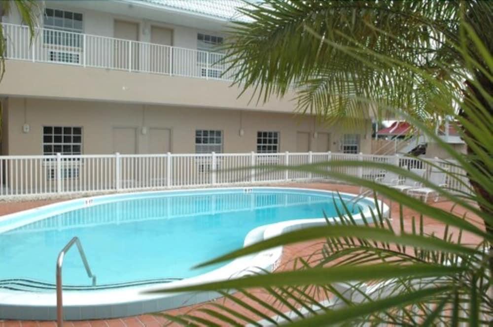 Travelodge By Wyndham Venice Venice Gardens Экстерьер фото