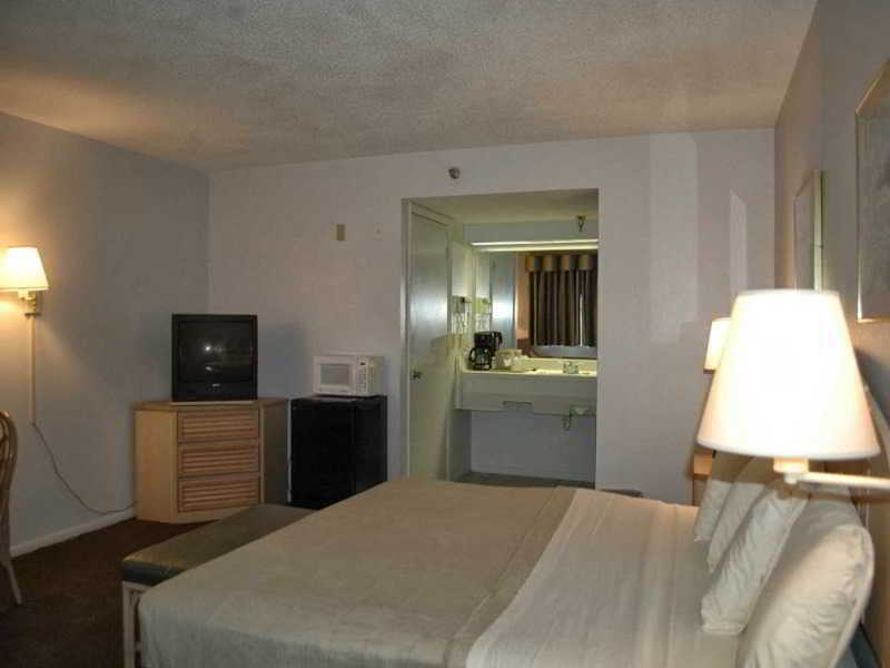 Travelodge By Wyndham Venice Venice Gardens Экстерьер фото
