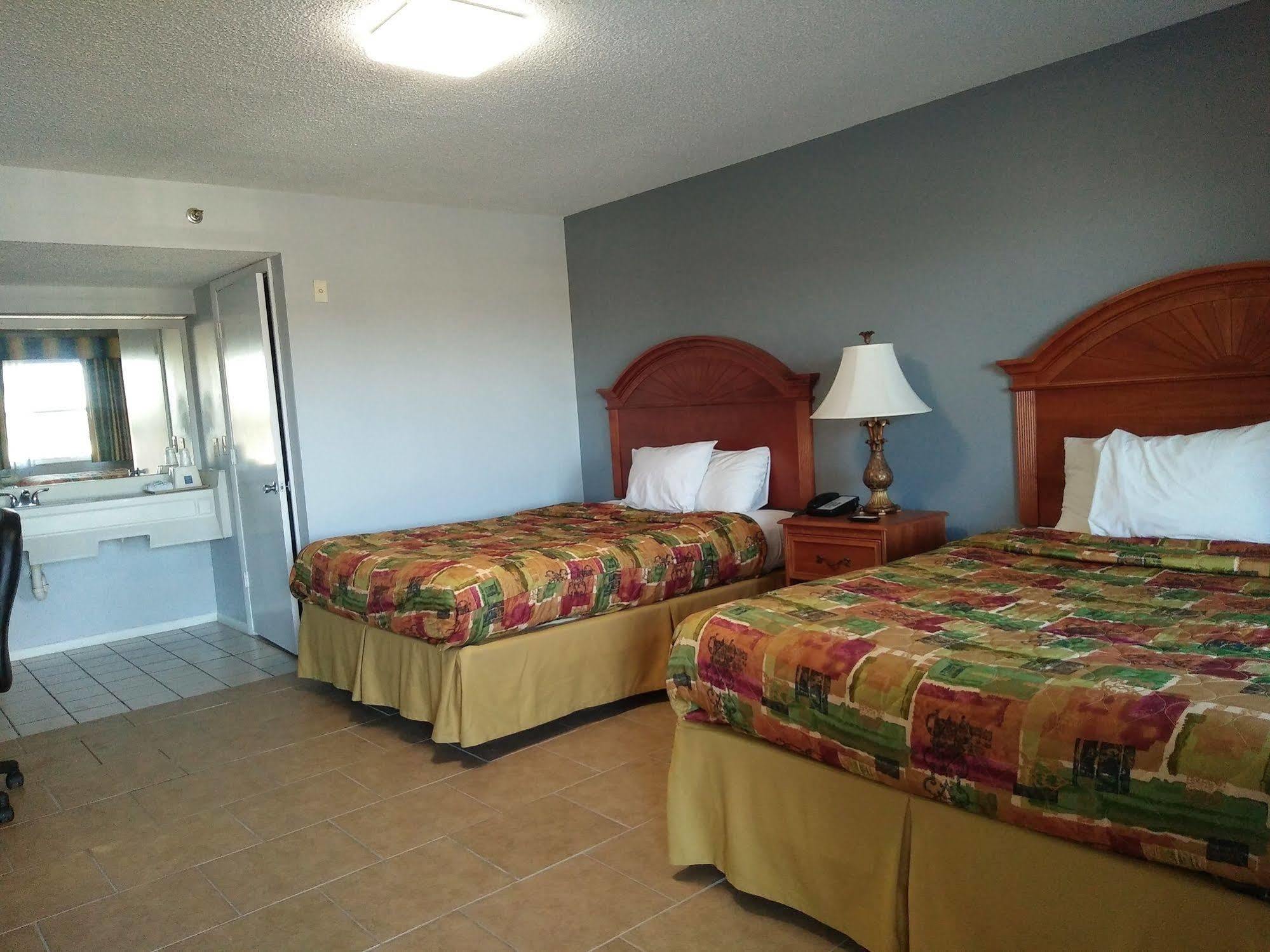 Travelodge By Wyndham Venice Venice Gardens Экстерьер фото
