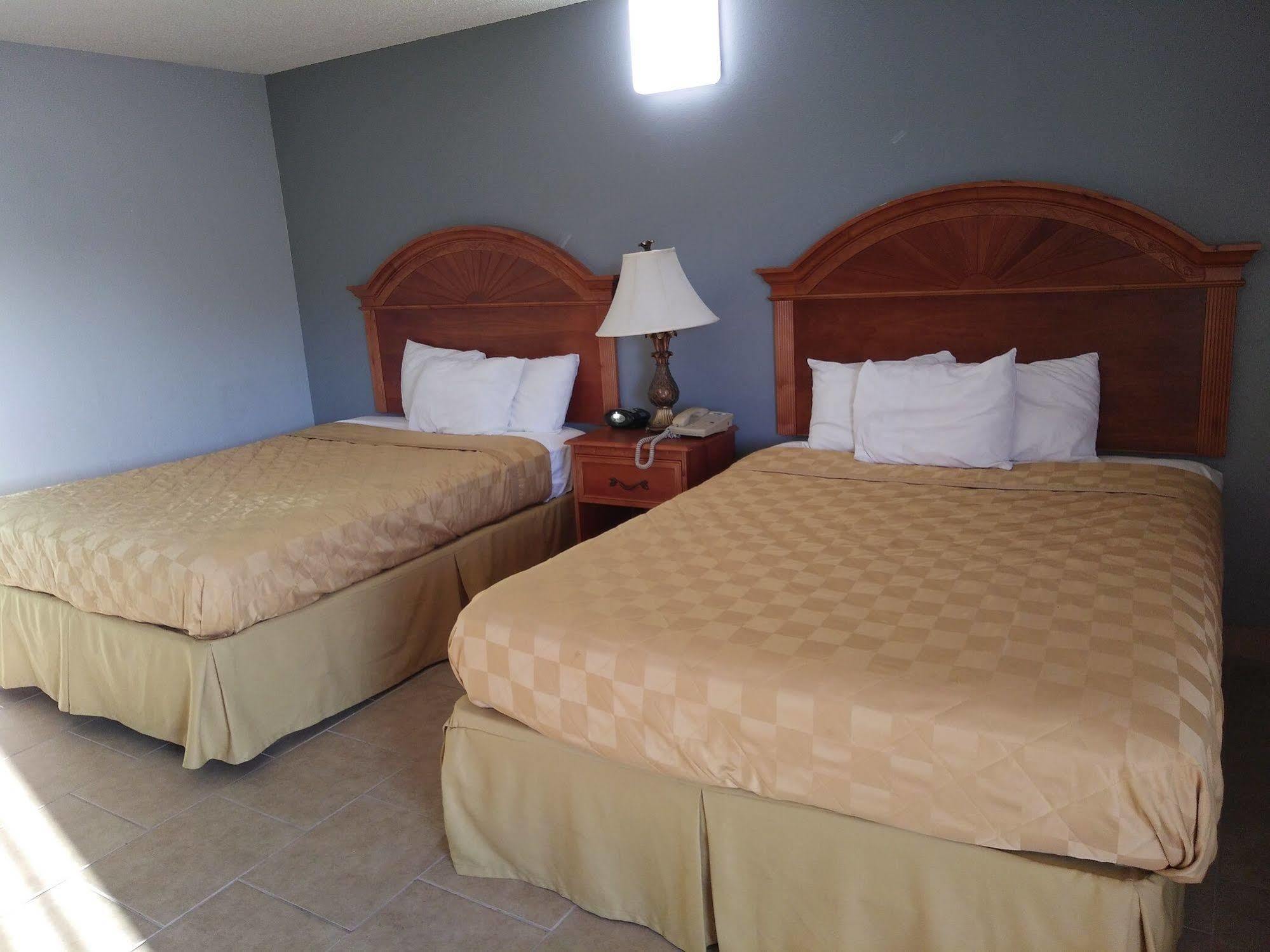 Travelodge By Wyndham Venice Venice Gardens Экстерьер фото