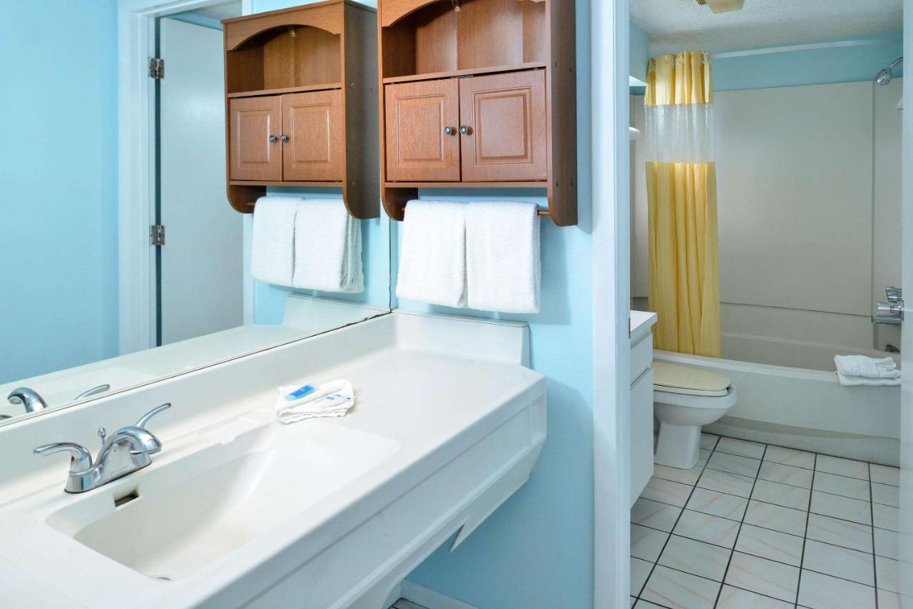 Travelodge By Wyndham Venice Venice Gardens Экстерьер фото