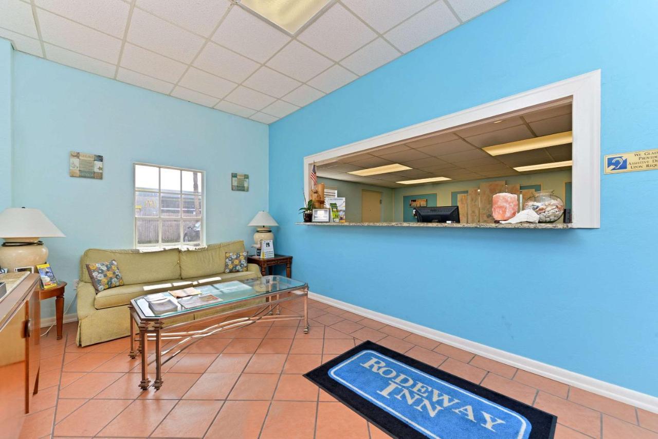 Travelodge By Wyndham Venice Venice Gardens Экстерьер фото