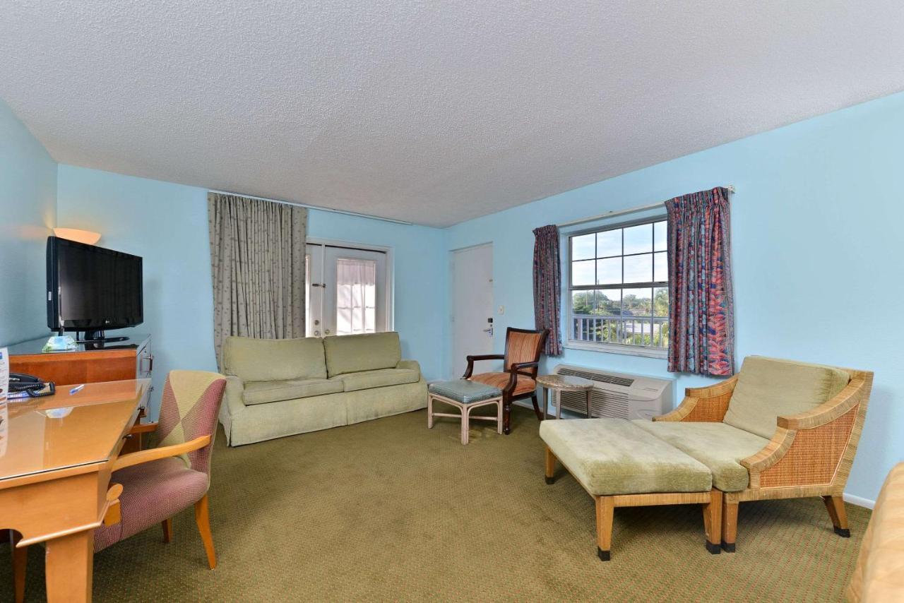 Travelodge By Wyndham Venice Venice Gardens Экстерьер фото
