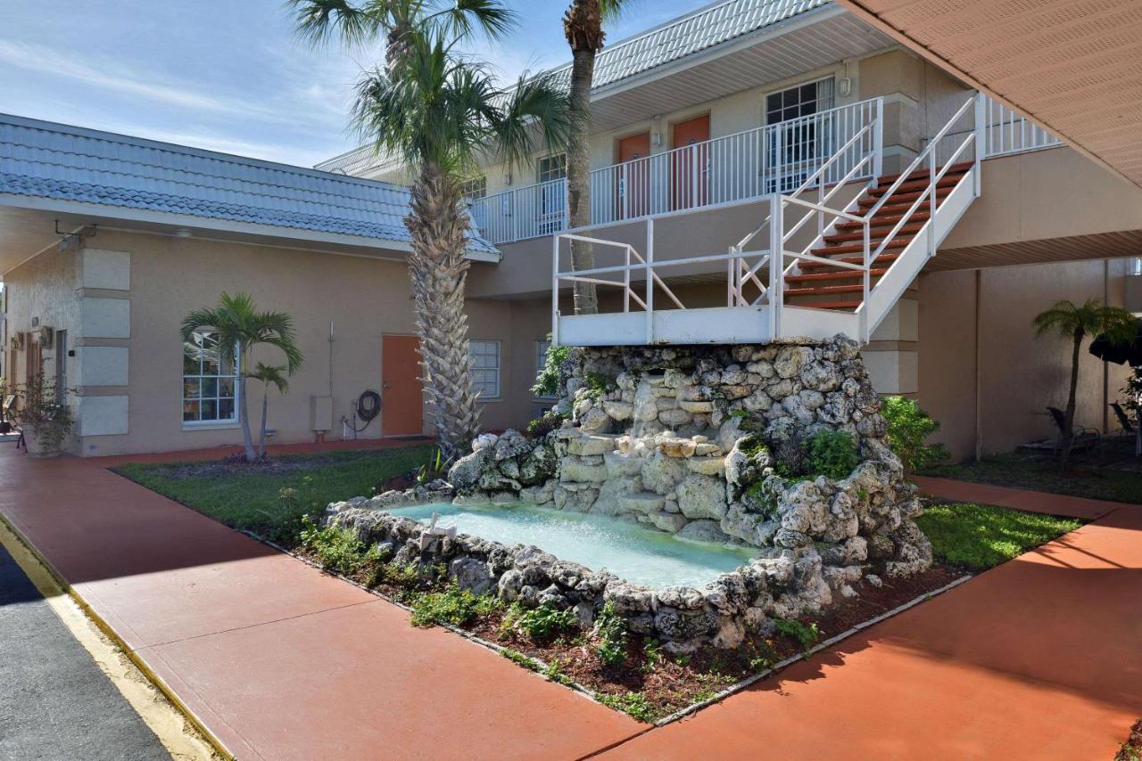 Travelodge By Wyndham Venice Venice Gardens Экстерьер фото